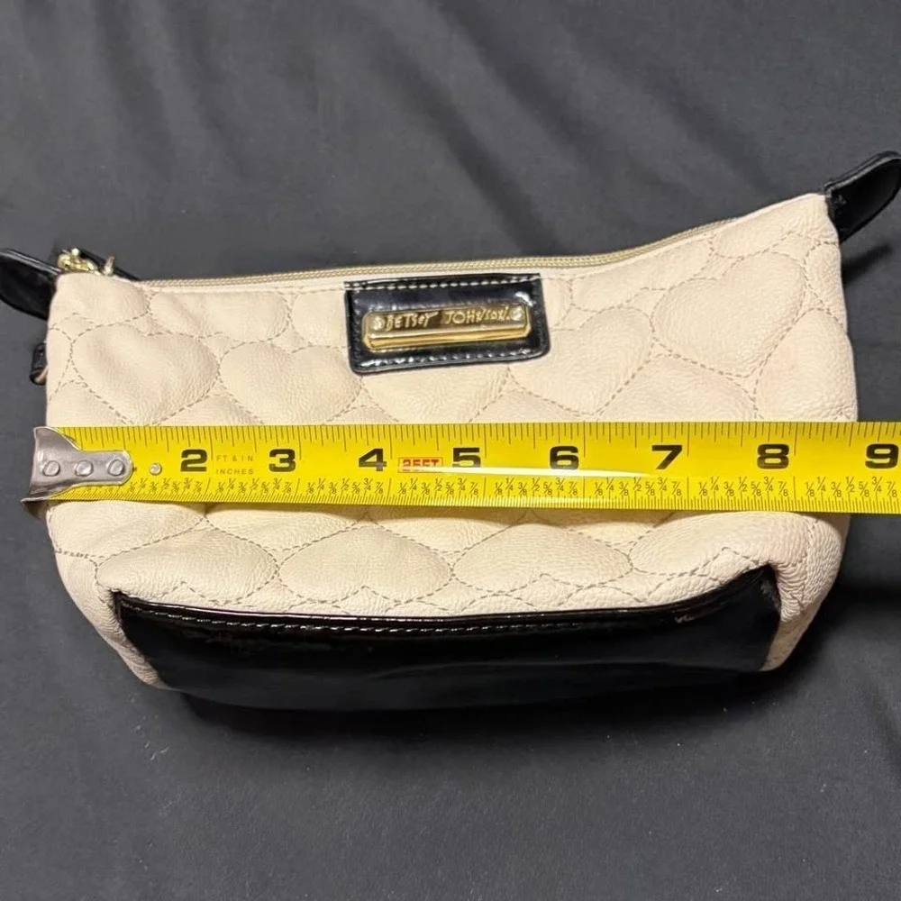 Betsey Johnson Heart Quilted Ivory Cosmetic Makeup Bag Zip Pouch Gold Tone